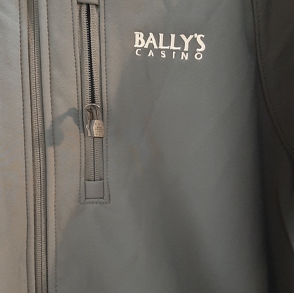 BALLY'S CASINO IMPERMEABLE  COAT.SZ::2XL..NEW WITH TAG.SHELL 100%POLYESTER LININ - Picture 2 of 8